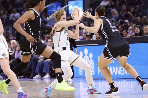 New York Liberty's Sabrina Ionescu is defended by Golden State Valkyries' Stephanie Talbot and Kayla Thornton during the first quarter of a WNBA basketball game at Chase Center in San Francisco, Wednesday, June 25, 2025. (Scott Strazzante/San Francisco Chronicle via AP)