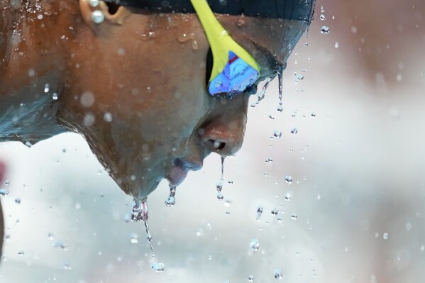 Italy's Sara Curtis splashes her face with water before a women's 50-meter freestyle semifinal at the Summer Olympics in Nanterre, France, Saturday, Aug. 3, 2024. (AP Photo/Natacha Pisarenko)