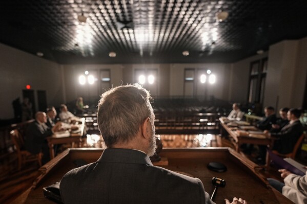 Stan Lane, portraying Judge John T. Raulston in the play "Destiny in Dayton" acts during a rehearsal, July 8, 2025, in Dayton, Tenn. (AP Photo/Mike Stewart)