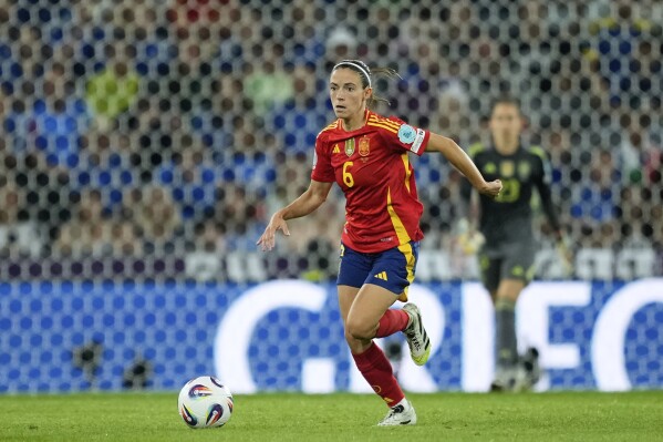 Spain's Aitana Bonmati runs with the ball during the Women's Euro 2025, group B, soccer match between Italy and Spain at Stadion Wankdorf in Bern, Switzerland, Friday, July 11, 2025. (AP Photo/Martin Meissner)