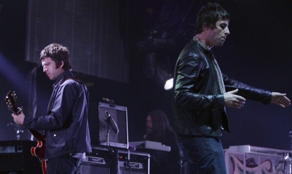 Noel, left, and Liam Gallagher, of Oasis, perform in Vancouver, B.C., on Aug. 27, 2008. (Darryl Dyck/The Canadian Press via AP, File)