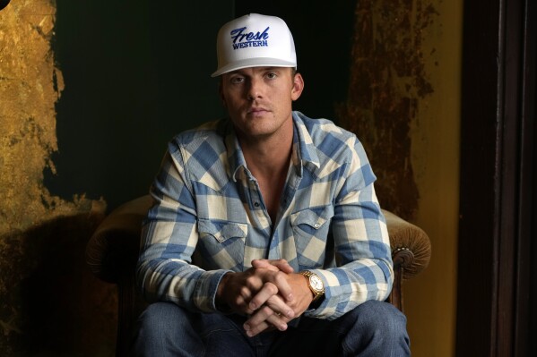 Parker McCollum poses for a portrait on Saturday, June 7, 2025, in Nashville, Tenn. (AP Photo/Mark Humphrey)